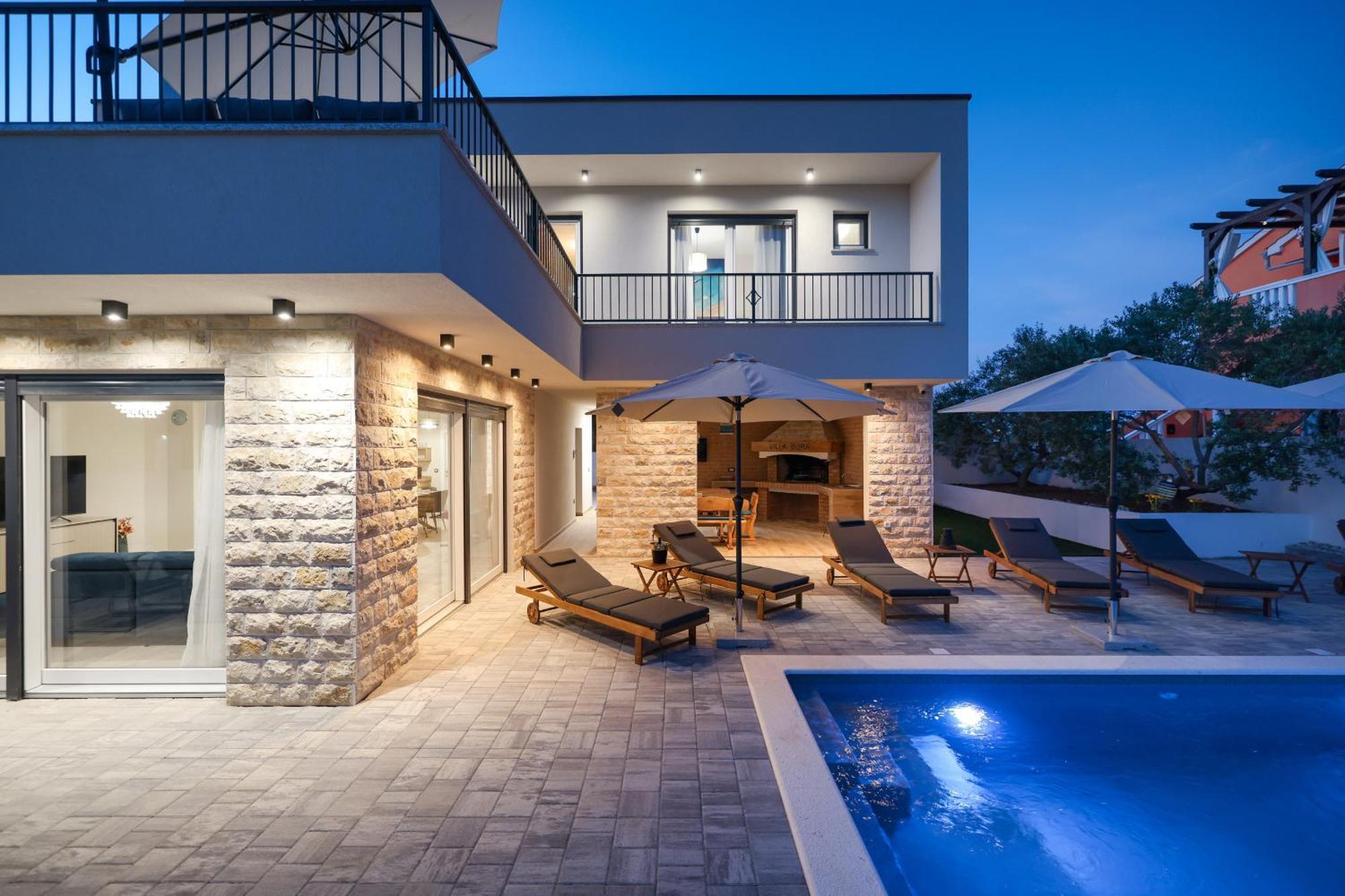 Crowonder Bura With Heated Swimming Pool And Jacuzzi Villa *