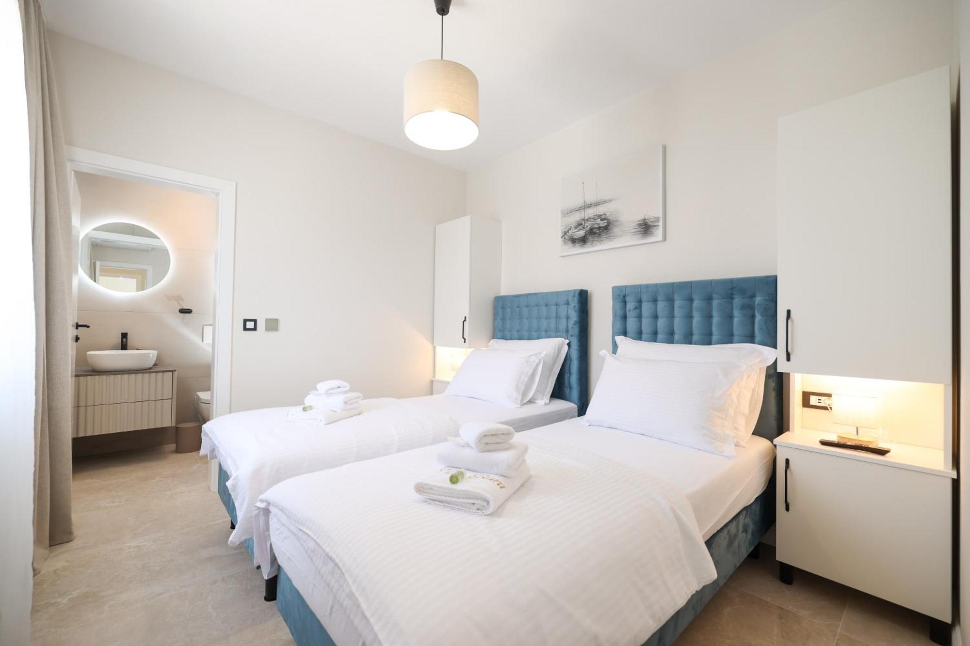 Crowonder Bura With Heated Swimming Pool And Jacuzzi