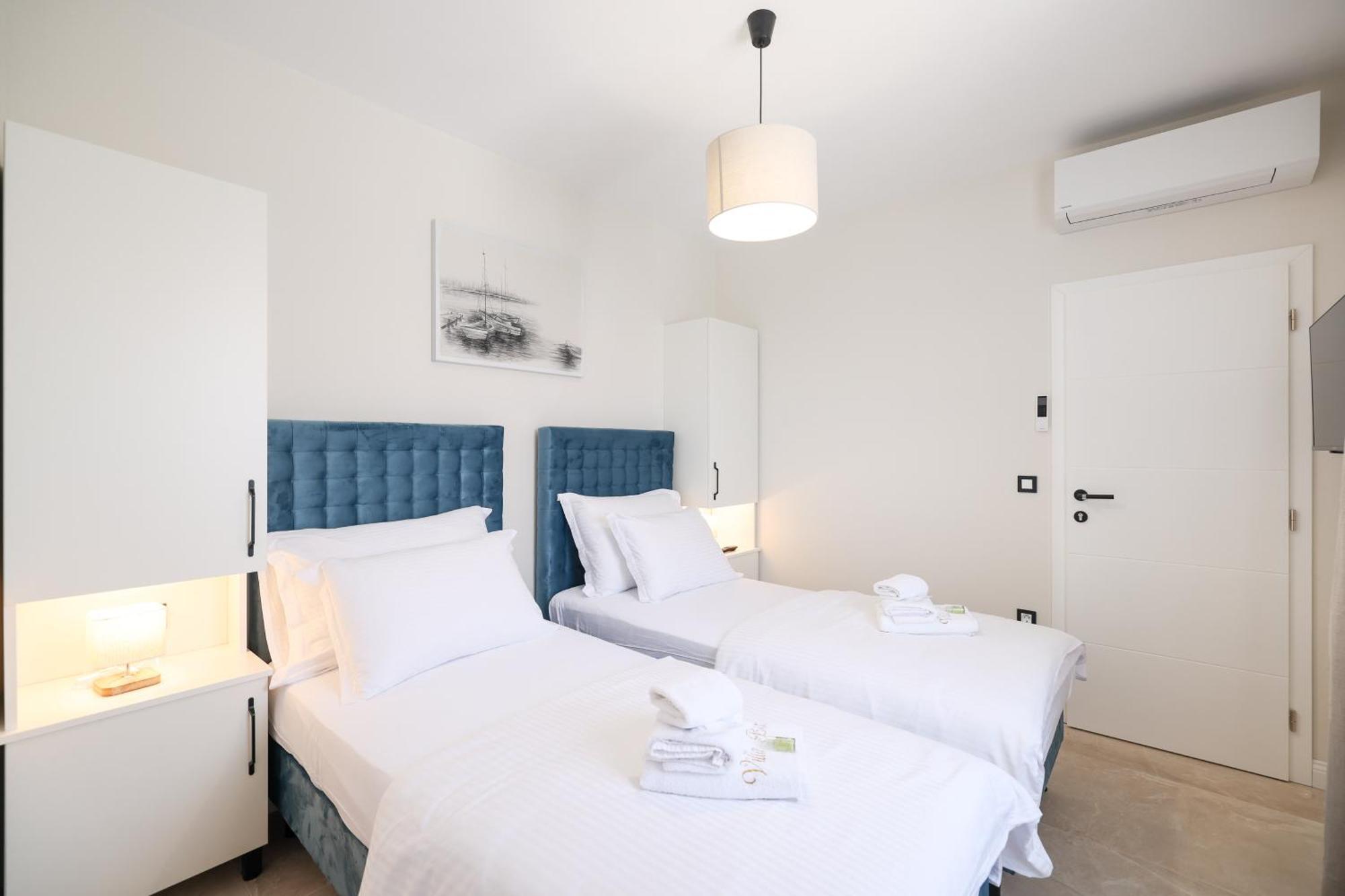Villa Crowonder Bura With Heated Swimming Pool And Jacuzzi Privlaka (Zadar)