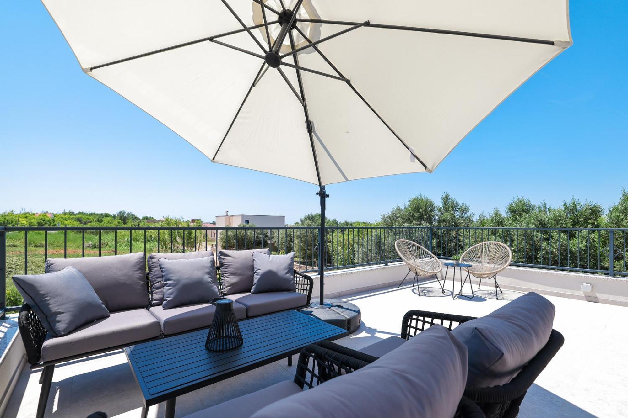 Crowonder Bura With Heated Swimming Pool And Jacuzzi Privlaka (Zadar)