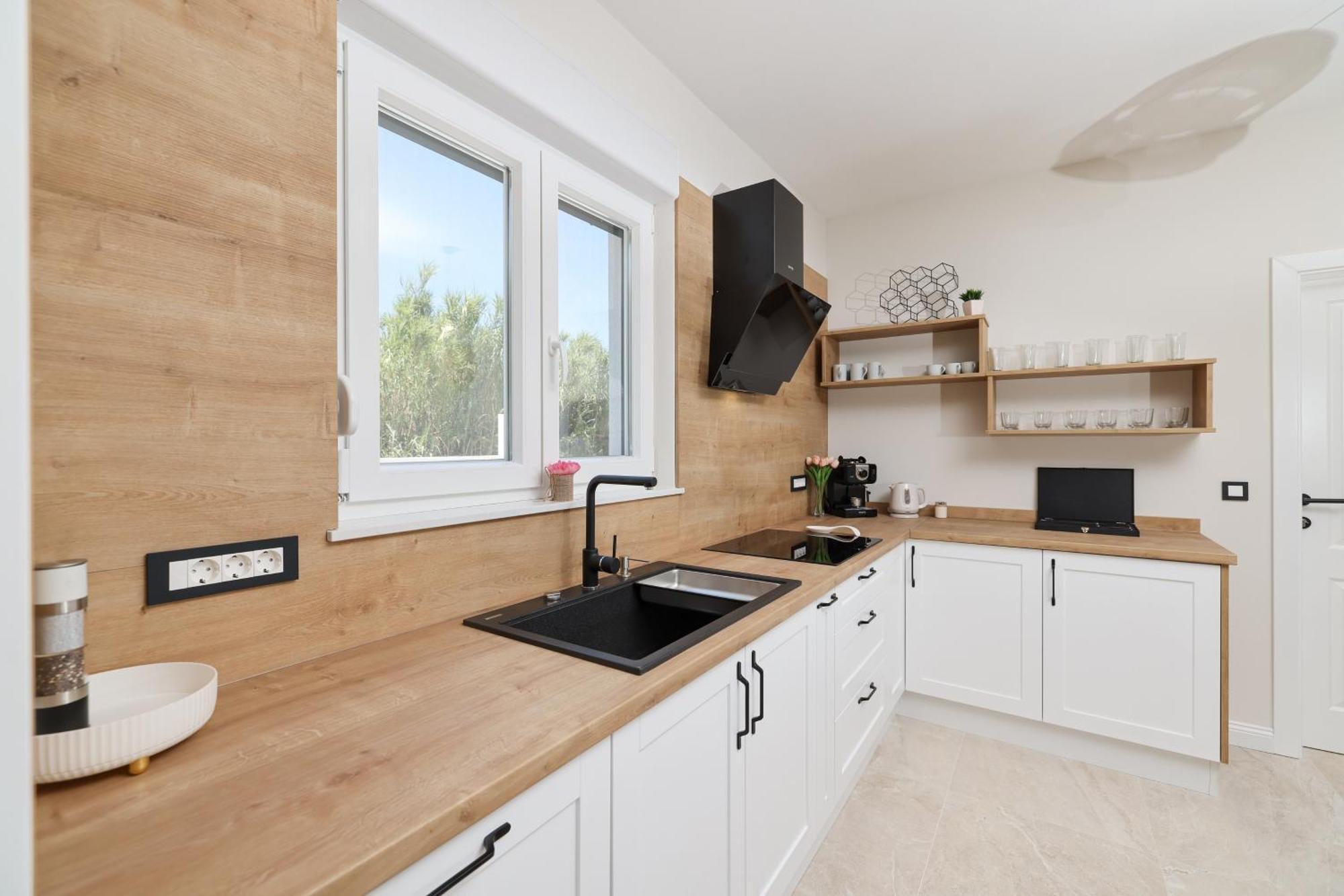 Crowonder Bura With Heated Swimming Pool And Jacuzzi Villa Privlaka