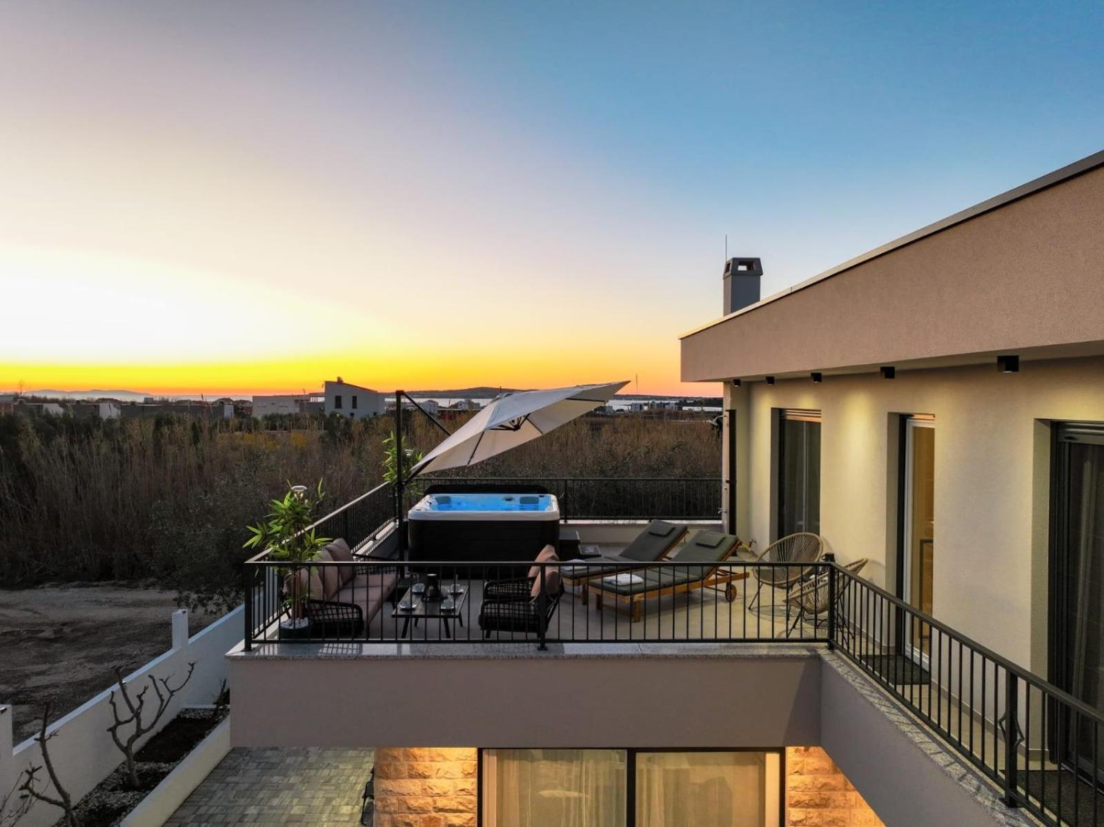 Crowonder Bura With Heated Swimming Pool And Jacuzzi Villa Privlaka (Zadar)