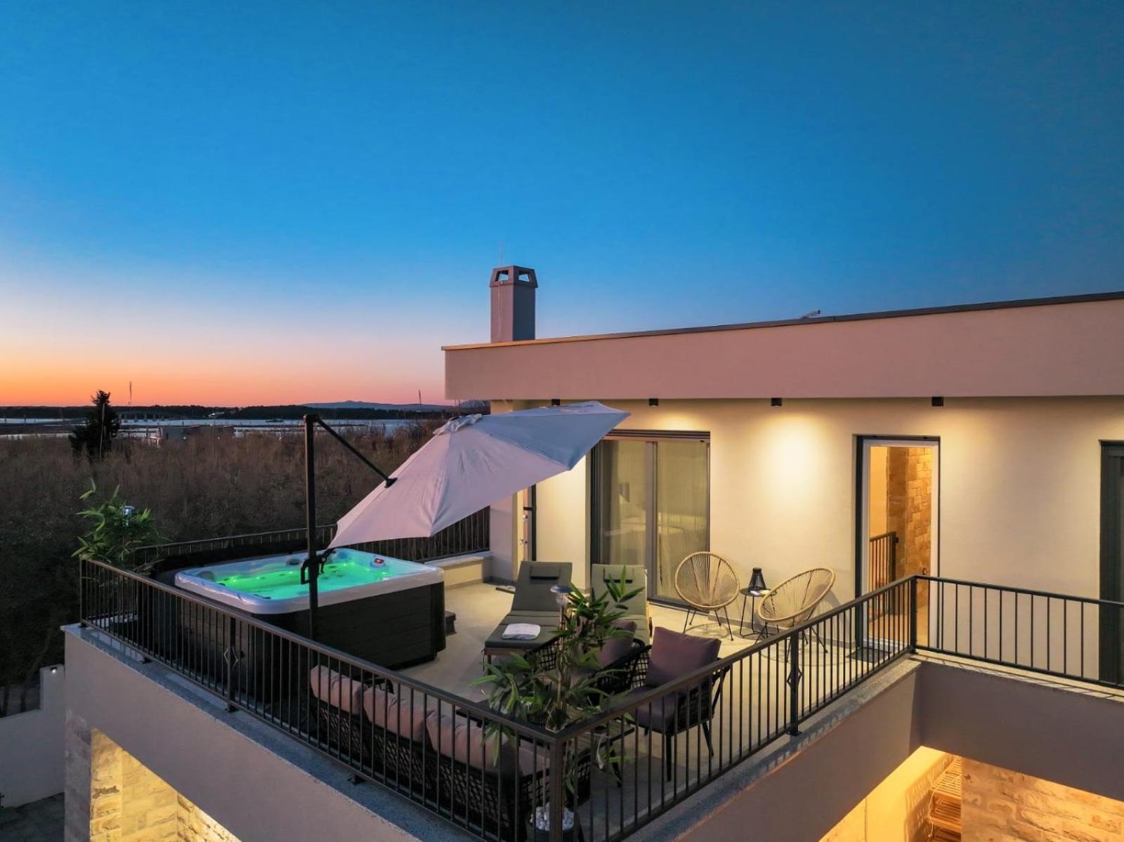 Crowonder Bura With Heated Swimming Pool And Jacuzzi Privlaka (Zadar)