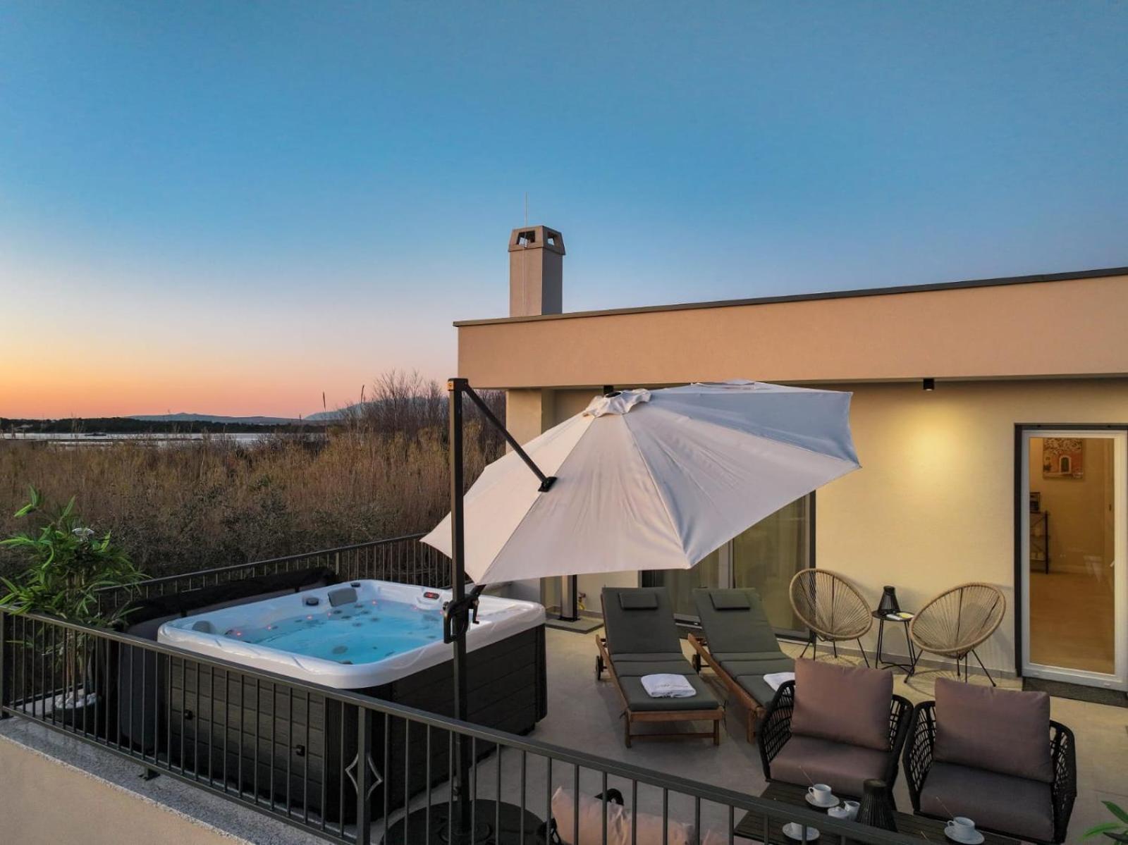 Villa Crowonder Bura With Heated Swimming Pool And Jacuzzi