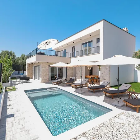 Crowonder Villa Bura With Heated Swimming Pool And Jacuzzi Privlaka  Exterior photo