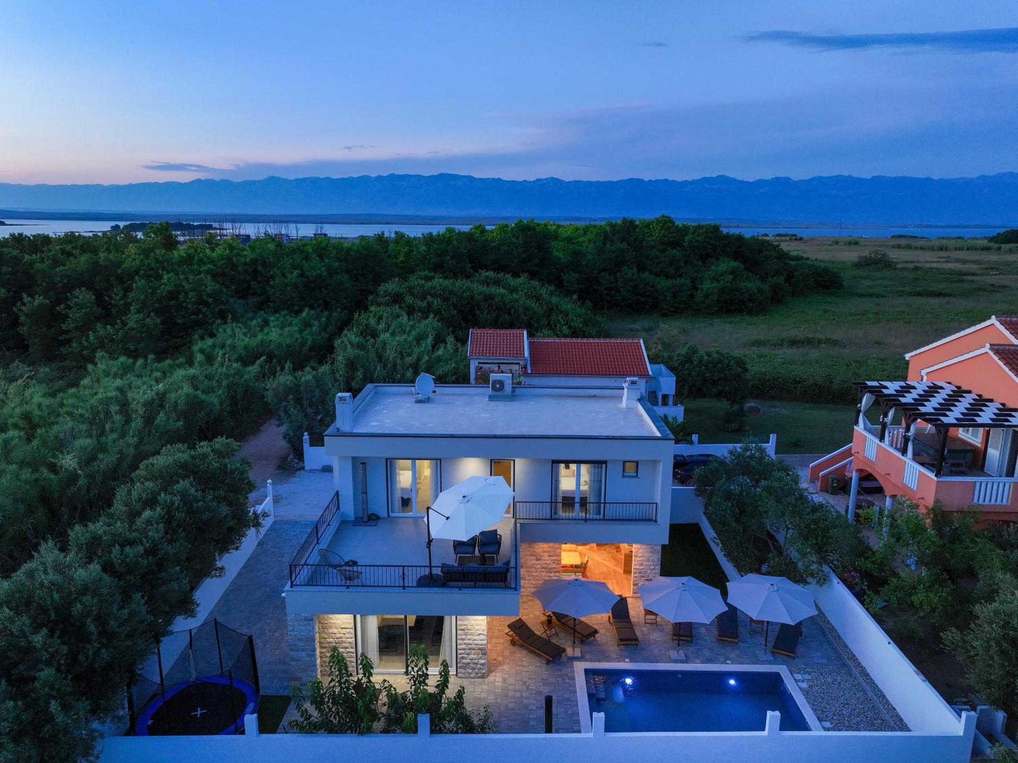 Crowonder Bura With Heated Swimming Pool And Jacuzzi Privlaka (Zadar)