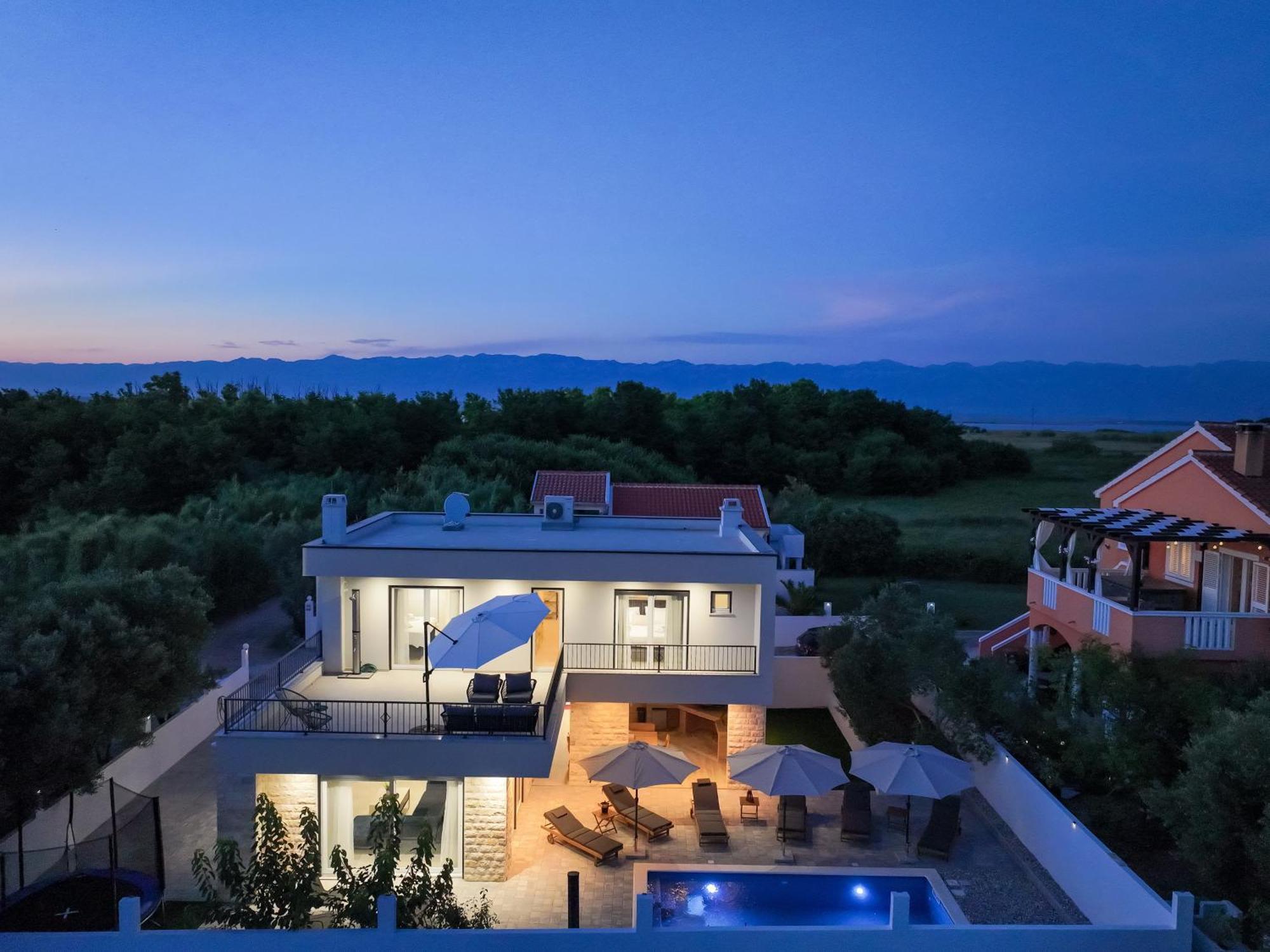 Crowonder Bura With Heated Swimming Pool And Jacuzzi * Privlaka (Zadar)