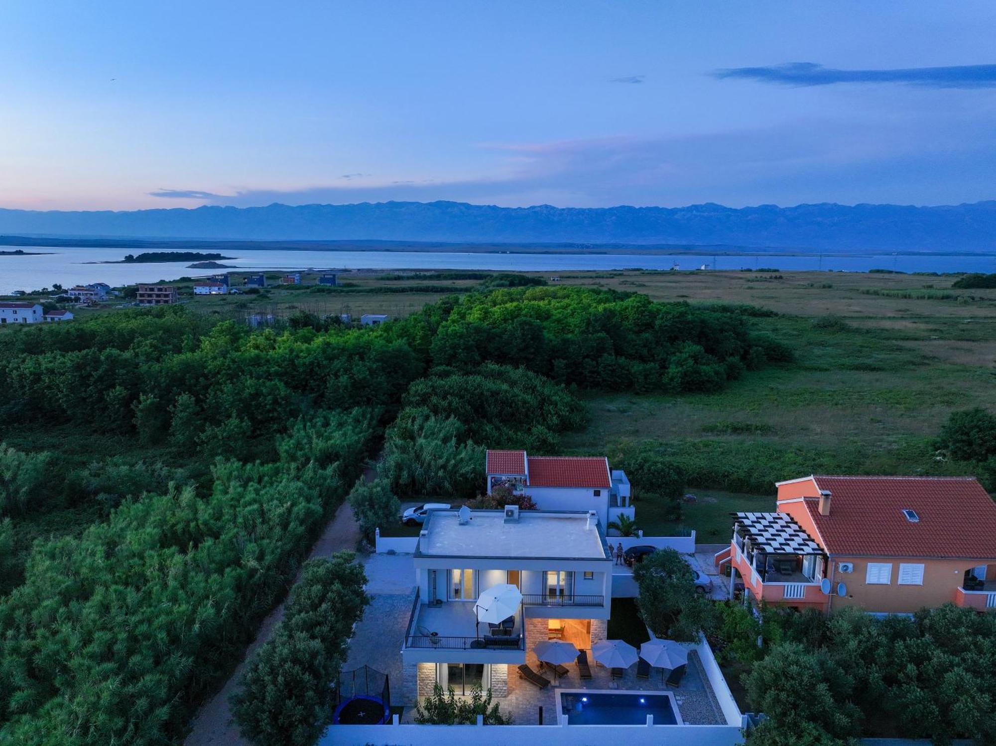 Crowonder Bura With Heated Swimming Pool And Jacuzzi * Privlaka (Zadar)