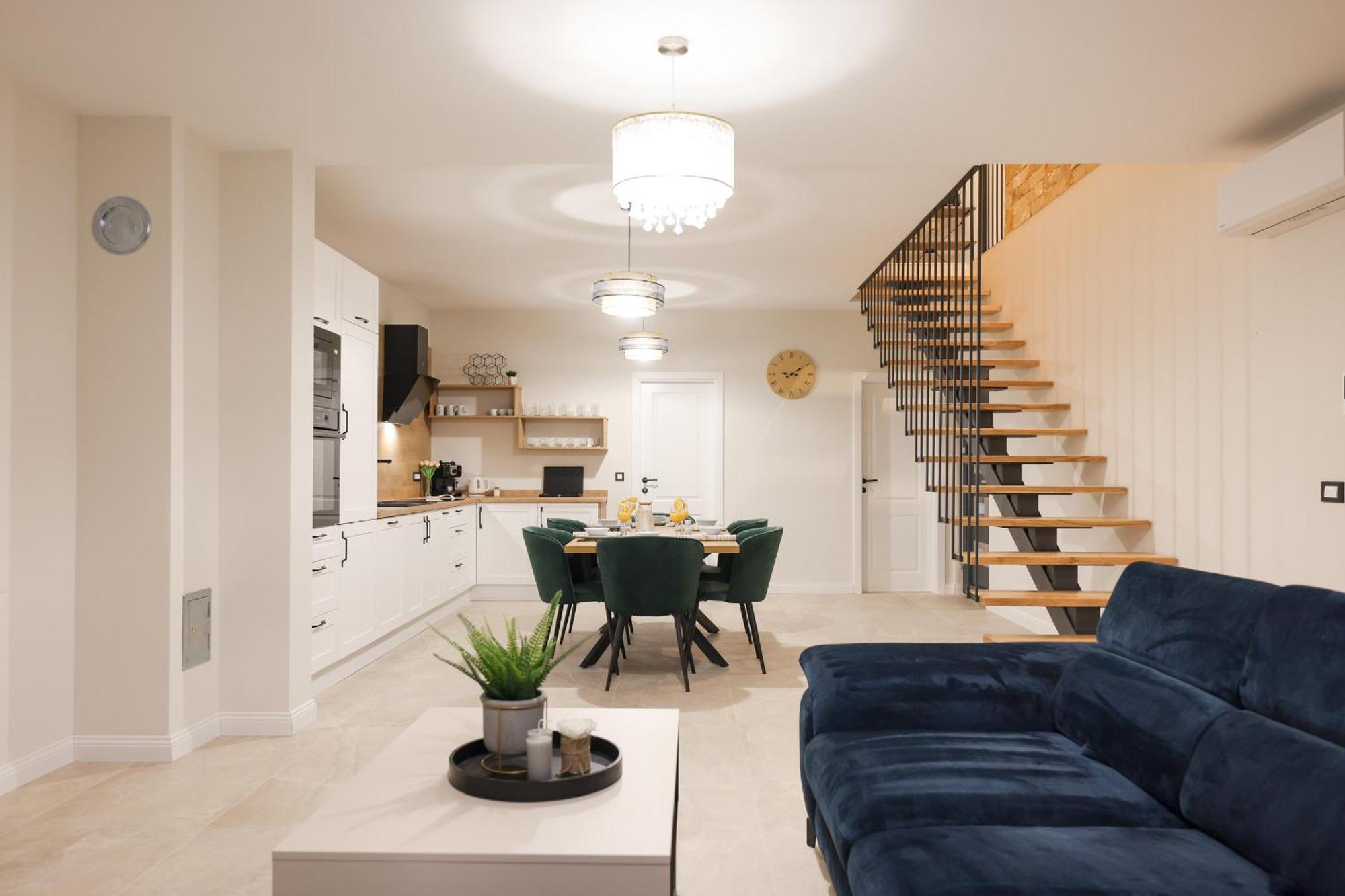 Vila Crowonder Bura With Heated Swimming Pool And Jacuzzi