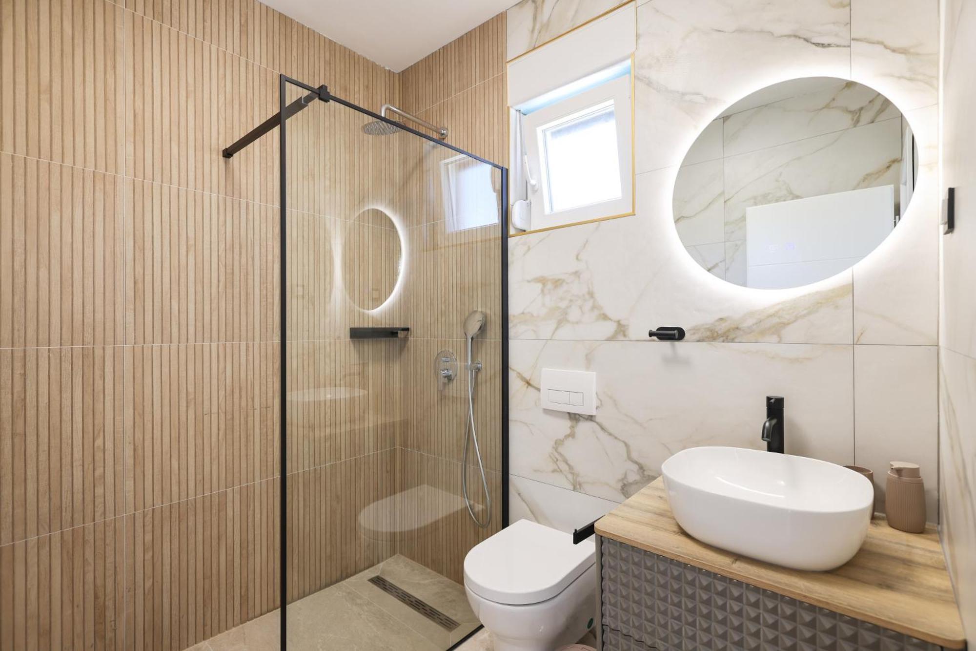 Crowonder Bura With Heated Swimming Pool And Jacuzzi *