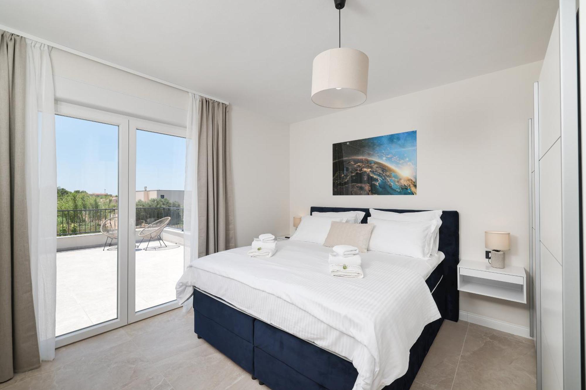 Crowonder Bura With Heated Swimming Pool And Jacuzzi Vila *