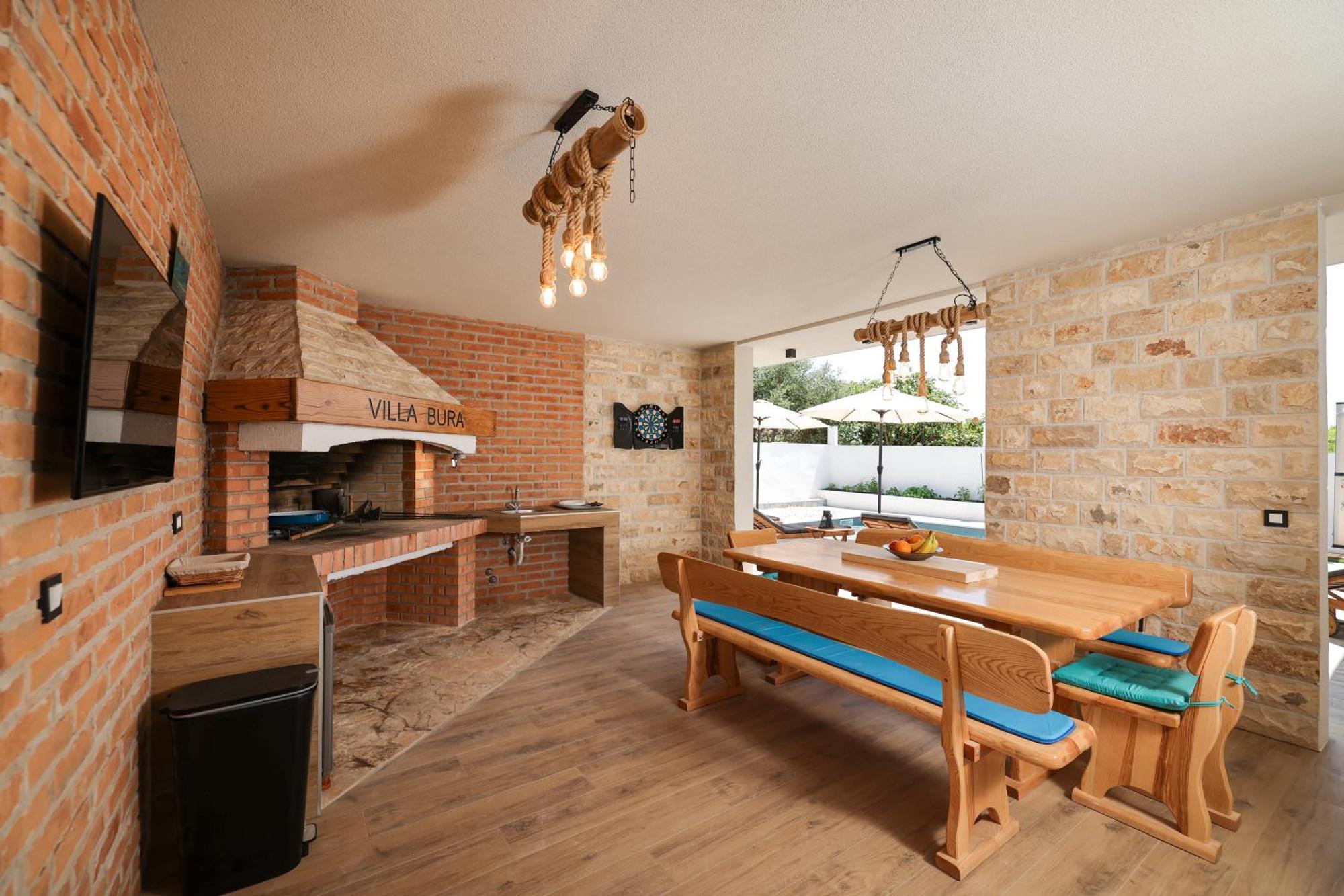 Crowonder Bura With Heated Swimming Pool And Jacuzzi Vila *