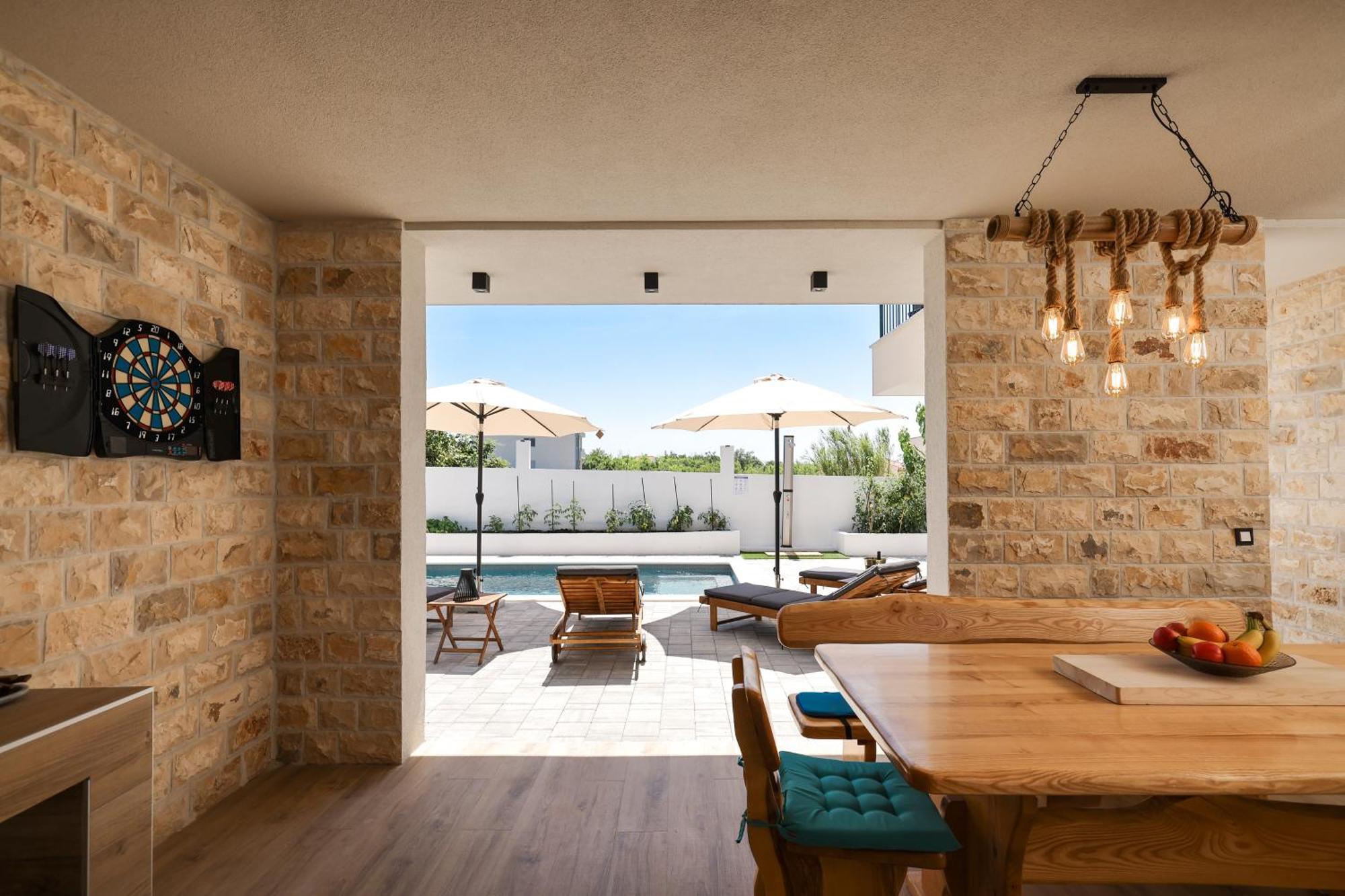 Vila Crowonder Bura With Heated Swimming Pool And Jacuzzi *