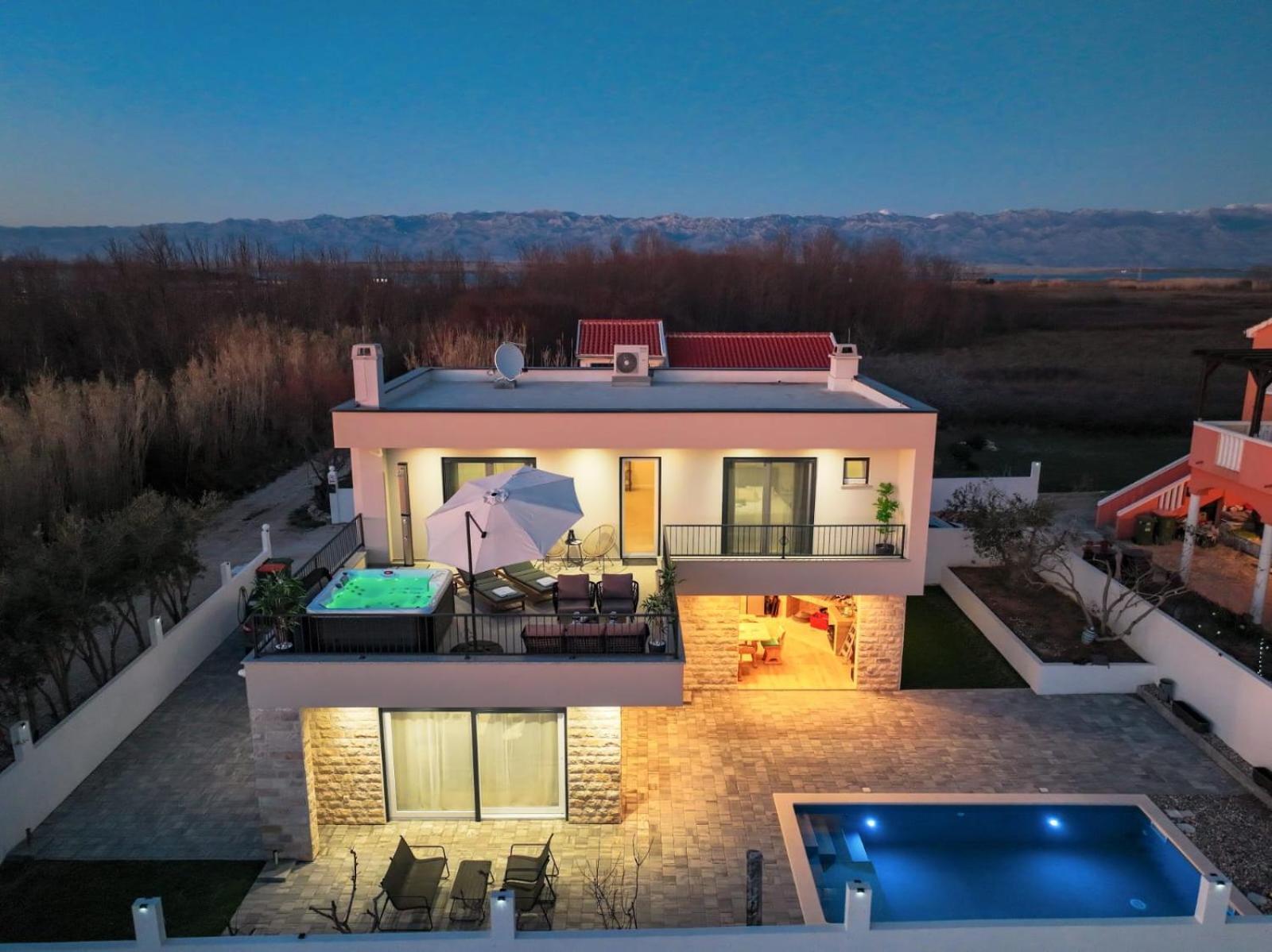 Vila Crowonder Bura With Heated Swimming Pool And Jacuzzi *